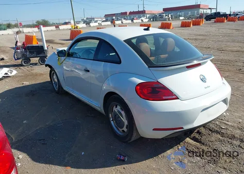 2016 Volkswagen Beetle 1.8T Classic z USA, uszkodzony, nr VIN 3VWF17AT8GM637053